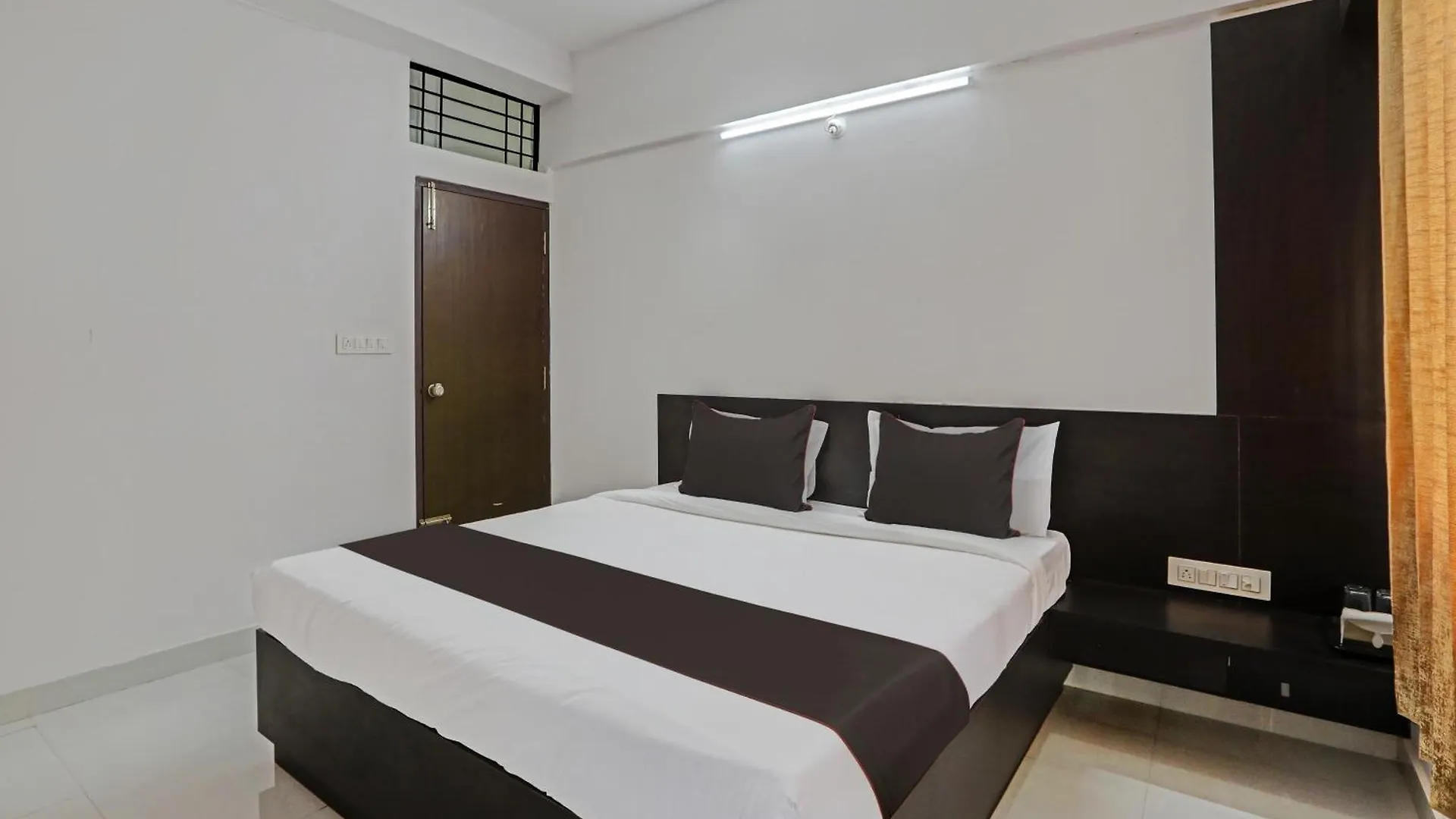 Collection O Emara Grand Mysore