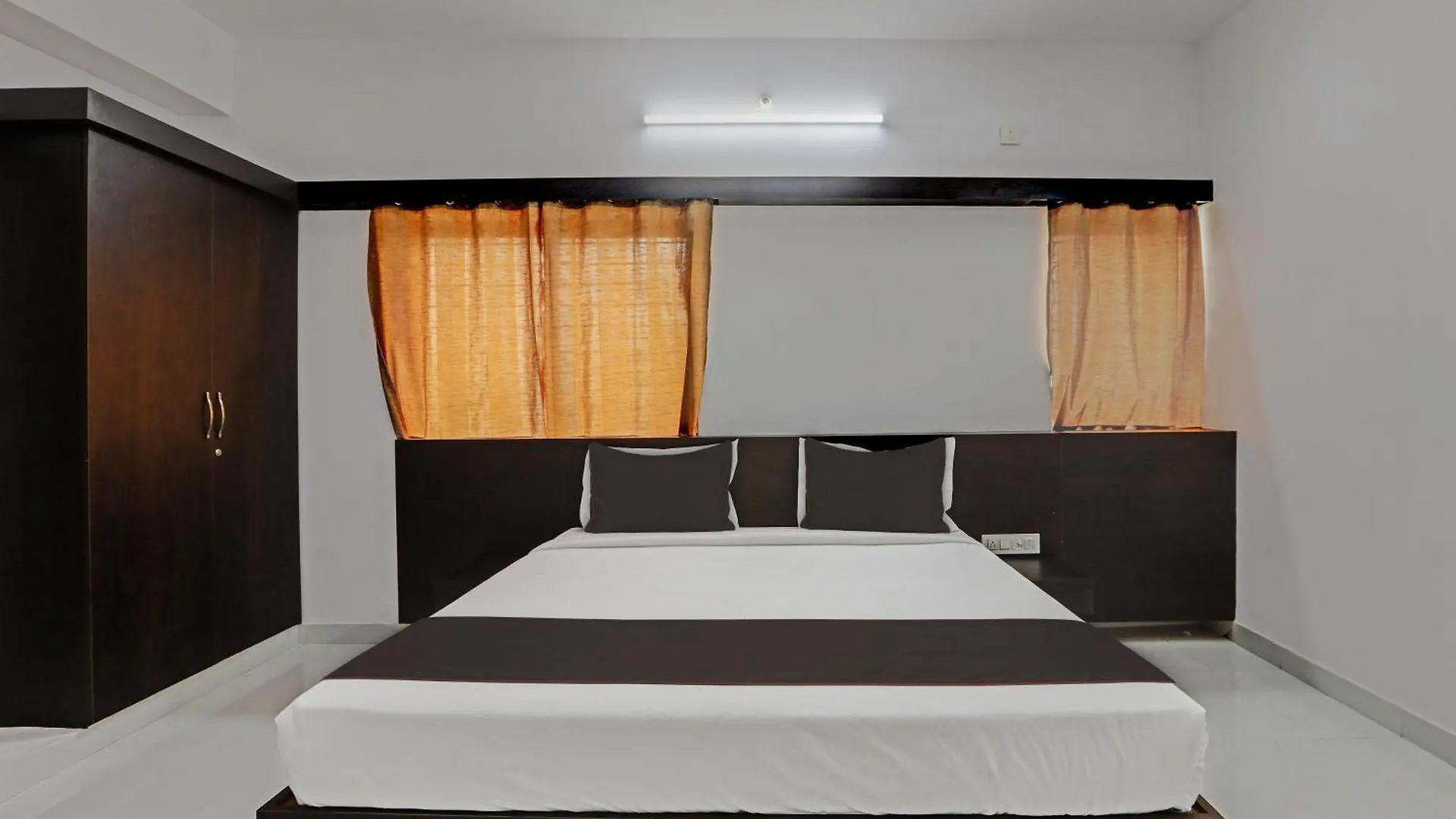 Collection O Emara Grand Mysore Hotel