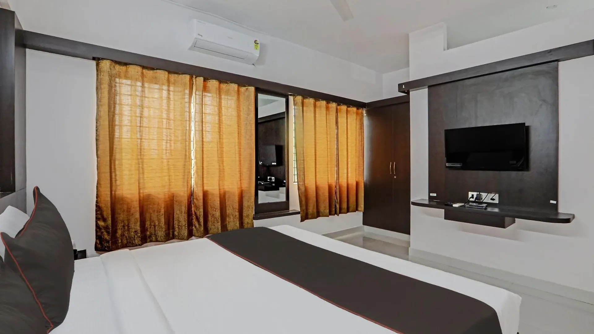 Collection O Emara Grand Mysore